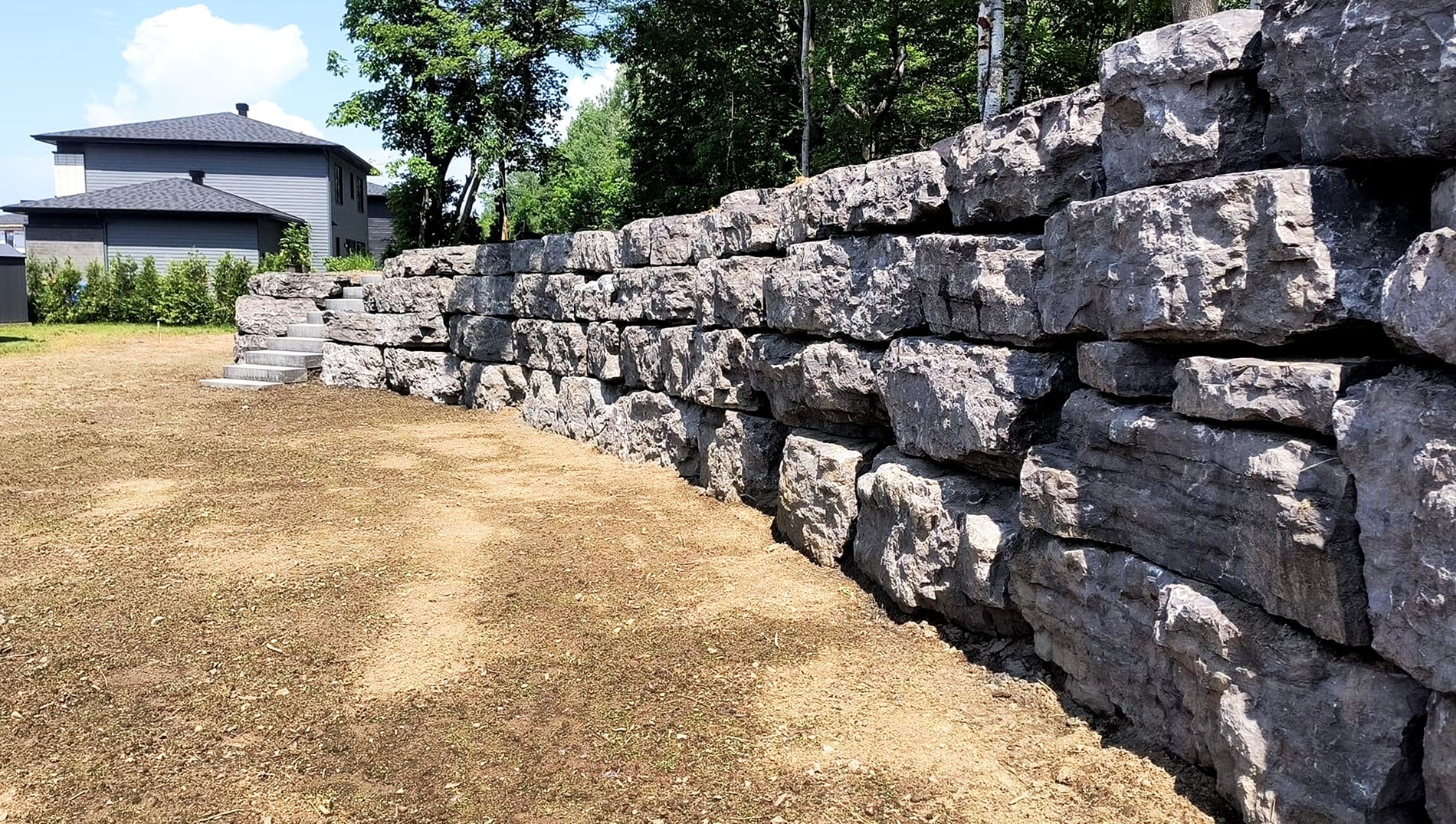 Mur de soutènement et marches