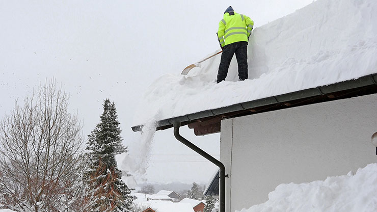 Service de déneigement de toiture.jpg